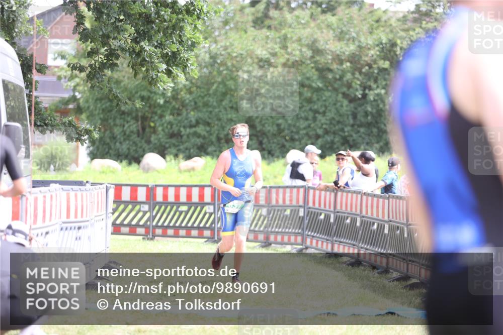 21.06.2026 - 29. Vierlanden-Triathlon Andreas Tolksdorf http://msf.ph/oto/9890691 21.06.2026 13:08:03 Ziel 637, 637 meine-sportfotos.de