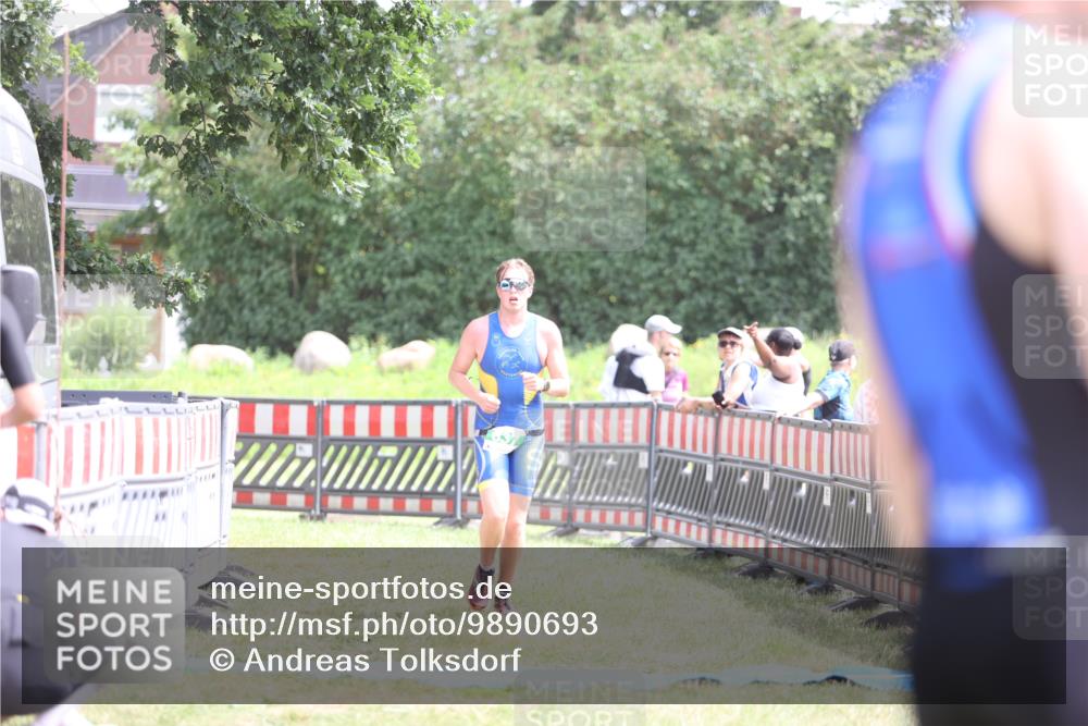 21.06.2026 - 29. Vierlanden-Triathlon Andreas Tolksdorf http://msf.ph/oto/9890693 21.06.2026 13:08:03 Ziel 637, 637 meine-sportfotos.de