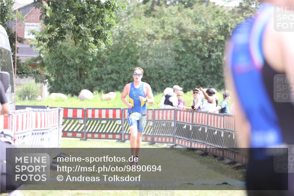 21.06.2026 - 29. Vierlanden-Triathlon Andreas Tolksdorf http://msf.ph/oto/9890694 21.06.2026 13:08:03 Ziel 637, 637 meine-sportfotos.de
