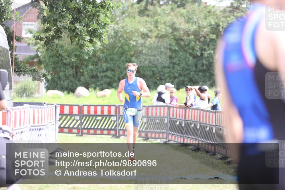 21.06.2026 - 29. Vierlanden-Triathlon Andreas Tolksdorf http://msf.ph/oto/9890696 21.06.2026 13:08:03 Ziel 637, 637 meine-sportfotos.de