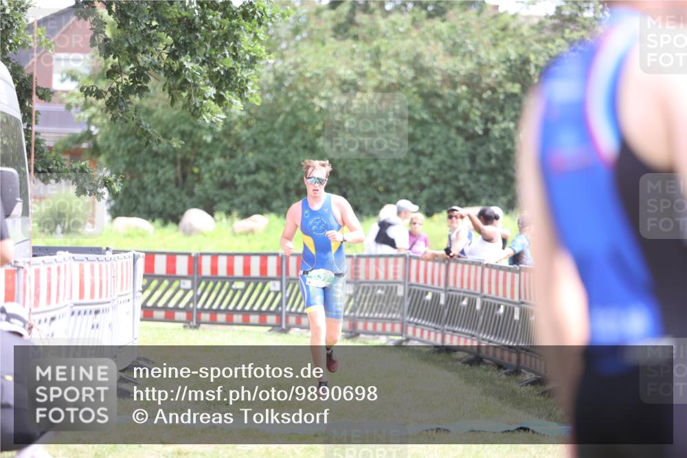 21.06.2026 - 29. Vierlanden-Triathlon Andreas Tolksdorf http://msf.ph/oto/9890698 21.06.2026 13:08:04 Ziel 637, 637 meine-sportfotos.de