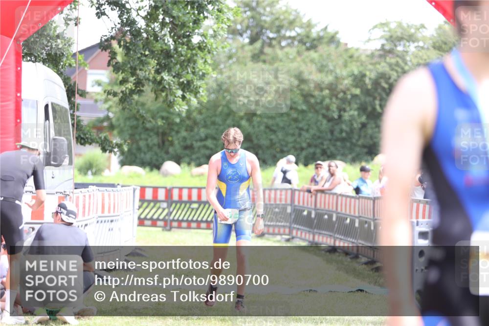 21.06.2026 - 29. Vierlanden-Triathlon Andreas Tolksdorf http://msf.ph/oto/9890700 21.06.2026 13:08:07 Ziel 637, 637 meine-sportfotos.de