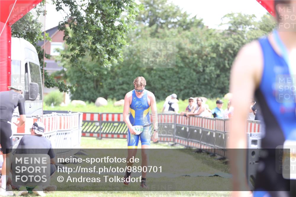 21.06.2026 - 29. Vierlanden-Triathlon Andreas Tolksdorf http://msf.ph/oto/9890701 21.06.2026 13:08:07 Ziel 637, 637 meine-sportfotos.de