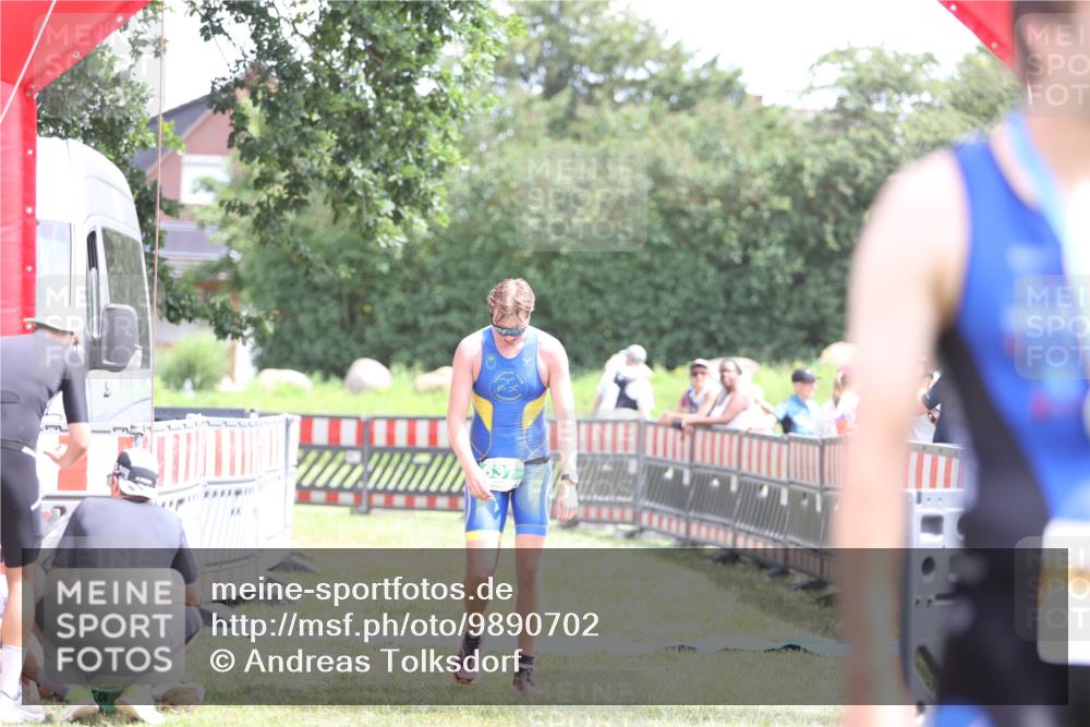 21.06.2026 - 29. Vierlanden-Triathlon Andreas Tolksdorf http://msf.ph/oto/9890702 21.06.2026 13:08:07 Ziel 637, 637 meine-sportfotos.de