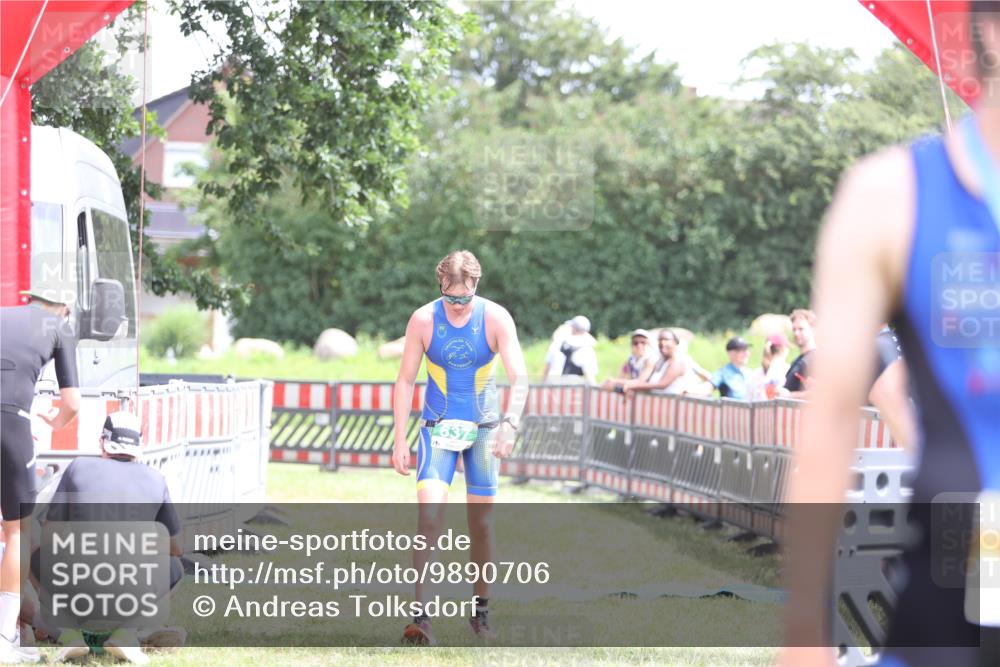 21.06.2026 - 29. Vierlanden-Triathlon Andreas Tolksdorf http://msf.ph/oto/9890706 21.06.2026 13:08:07 Ziel 637, 637 meine-sportfotos.de