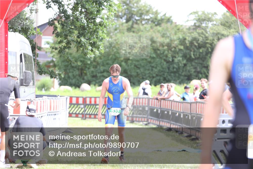 21.06.2026 - 29. Vierlanden-Triathlon Andreas Tolksdorf http://msf.ph/oto/9890707 21.06.2026 13:08:07 Ziel 637, 637 meine-sportfotos.de