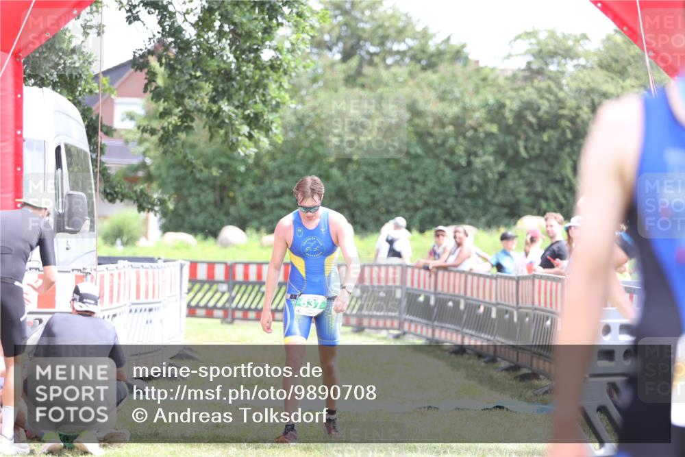 21.06.2026 - 29. Vierlanden-Triathlon Andreas Tolksdorf http://msf.ph/oto/9890708 21.06.2026 13:08:07 Ziel 637, 637 meine-sportfotos.de