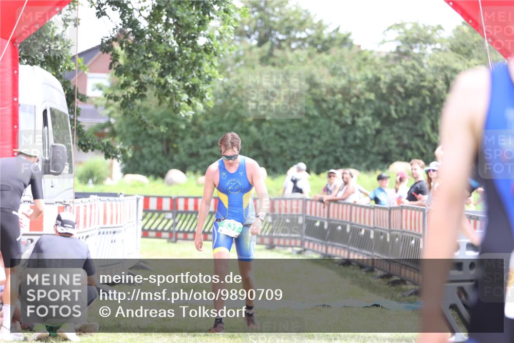 21.06.2026 - 29. Vierlanden-Triathlon Andreas Tolksdorf http://msf.ph/oto/9890709 21.06.2026 13:08:07 Ziel 637, 637 meine-sportfotos.de