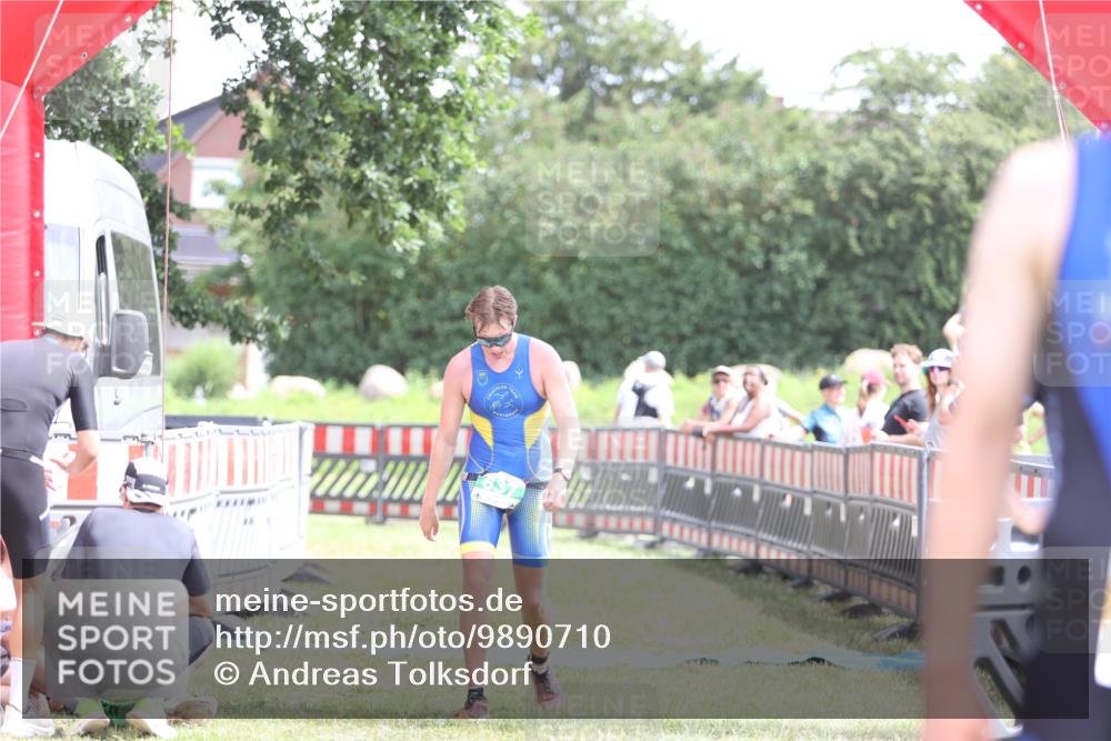 21.06.2026 - 29. Vierlanden-Triathlon Andreas Tolksdorf http://msf.ph/oto/9890710 21.06.2026 13:08:07 Ziel 637, 637 meine-sportfotos.de
