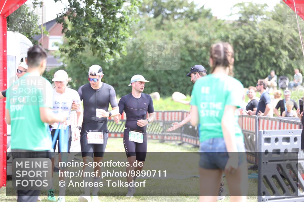 21.06.2026 - 29. Vierlanden-Triathlon Andreas Tolksdorf http://msf.ph/oto/9890711 21.06.2026 13:08:27 Ziel 147, 689, 695, 147, 689, 695 meine-sportfotos.de