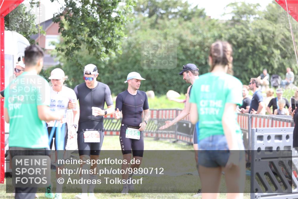 21.06.2026 - 29. Vierlanden-Triathlon Andreas Tolksdorf http://msf.ph/oto/9890712 21.06.2026 13:08:27 Ziel 147, 689, 695, 147, 689, 695 meine-sportfotos.de