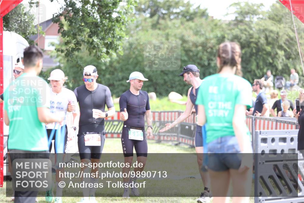 21.06.2026 - 29. Vierlanden-Triathlon Andreas Tolksdorf http://msf.ph/oto/9890713 21.06.2026 13:08:27 Ziel 147, 689, 695, 147, 689, 695 meine-sportfotos.de