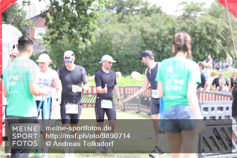 21.06.2026 - 29. Vierlanden-Triathlon Andreas Tolksdorf http://msf.ph/oto/9890714 21.06.2026 13:08:27 Ziel 147, 689, 695, 147, 689, 695 meine-sportfotos.de