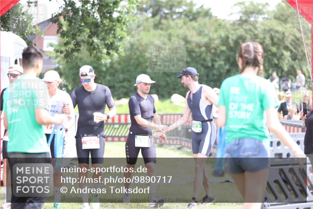 21.06.2026 - 29. Vierlanden-Triathlon Andreas Tolksdorf http://msf.ph/oto/9890717 21.06.2026 13:08:27 Ziel 147, 689, 695, 147, 689, 695 meine-sportfotos.de