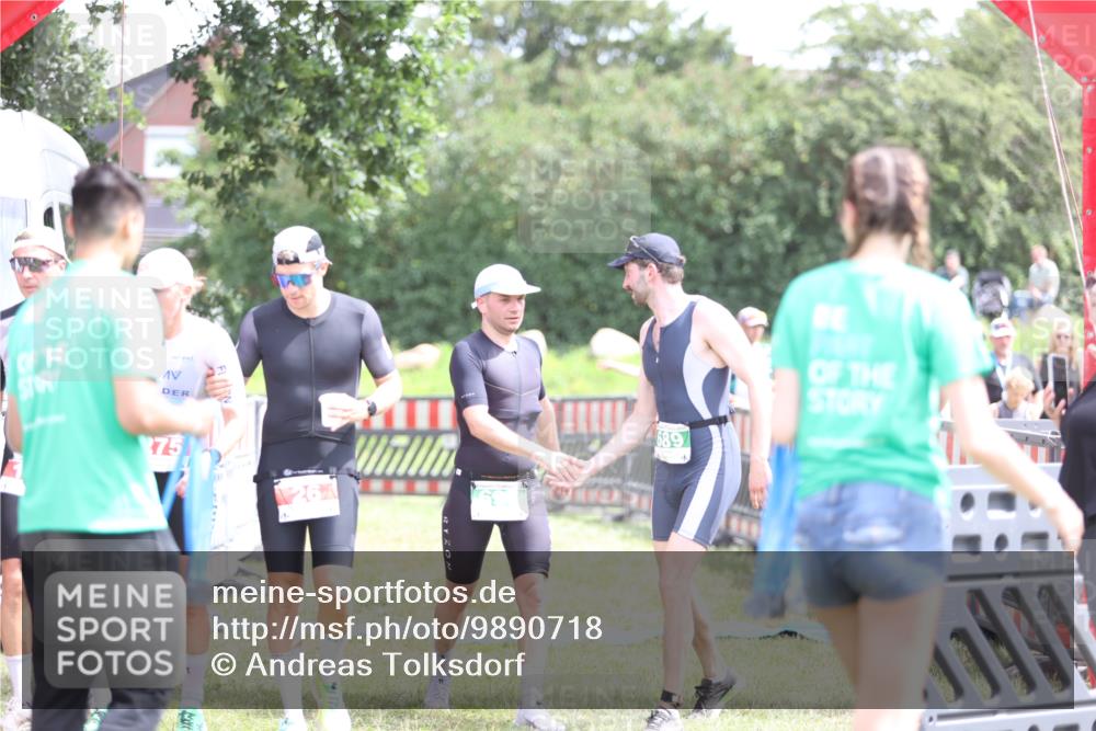 21.06.2026 - 29. Vierlanden-Triathlon Andreas Tolksdorf http://msf.ph/oto/9890718 21.06.2026 13:08:27 Ziel 147, 689, 695, 147, 689, 695 meine-sportfotos.de