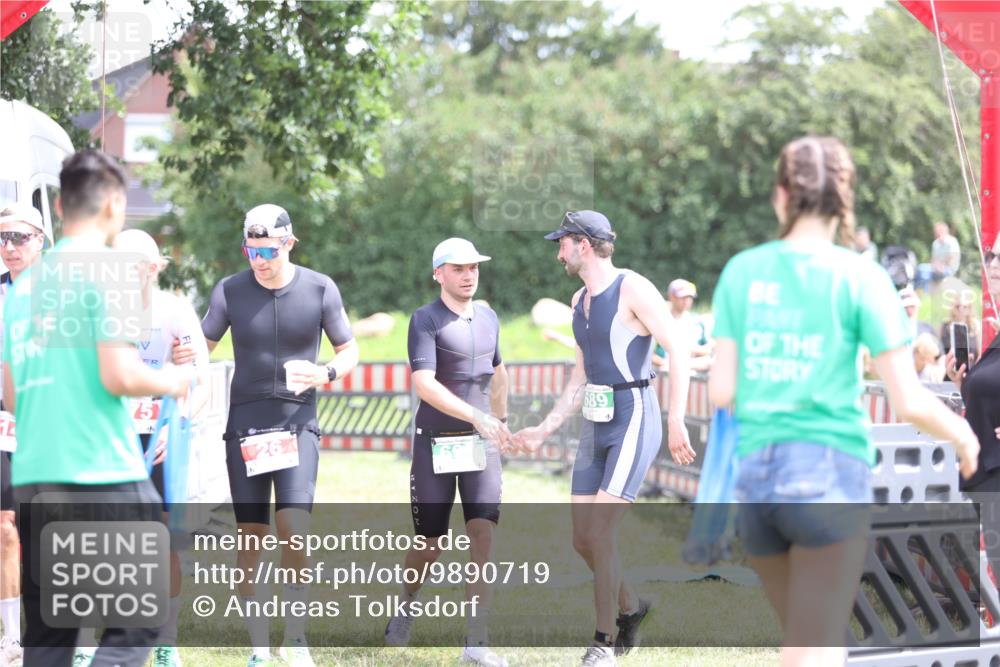 21.06.2026 - 29. Vierlanden-Triathlon Andreas Tolksdorf http://msf.ph/oto/9890719 21.06.2026 13:08:27 Ziel 147, 689, 695, 147, 689, 695 meine-sportfotos.de