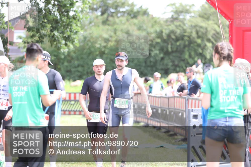 21.06.2026 - 29. Vierlanden-Triathlon Andreas Tolksdorf http://msf.ph/oto/9890720 21.06.2026 13:08:28 Ziel 147, 689, 695, 147, 689, 695 meine-sportfotos.de