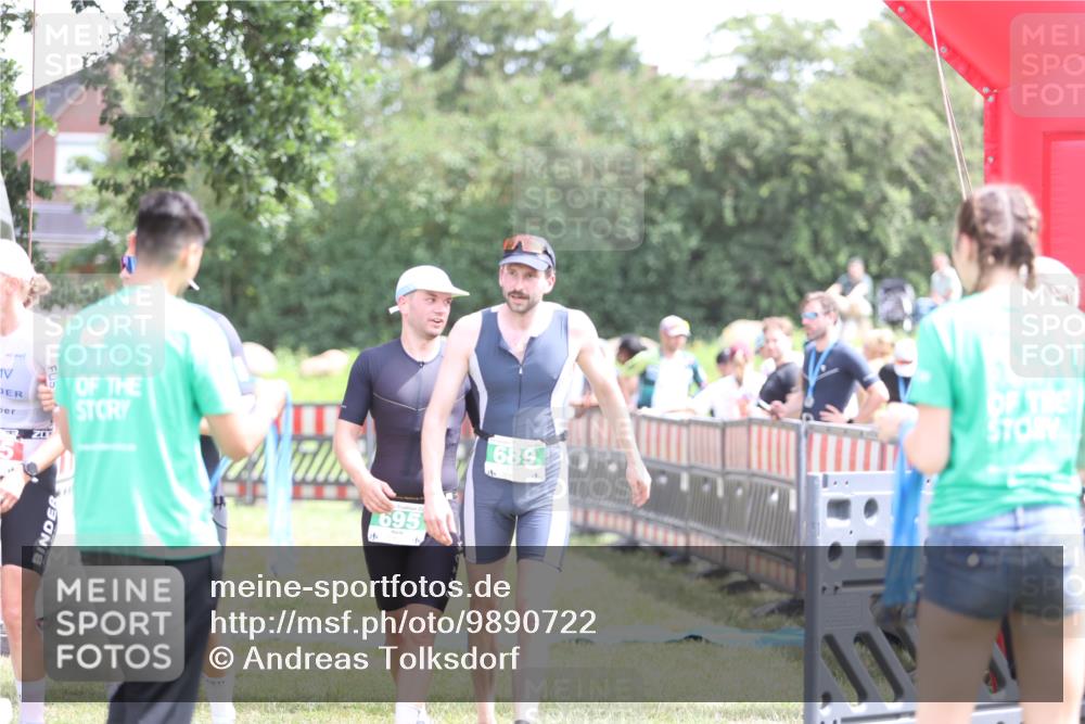 21.06.2026 - 29. Vierlanden-Triathlon Andreas Tolksdorf http://msf.ph/oto/9890722 21.06.2026 13:08:28 Ziel 147, 689, 695, 147, 689, 695 meine-sportfotos.de
