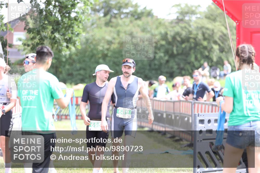 21.06.2026 - 29. Vierlanden-Triathlon Andreas Tolksdorf http://msf.ph/oto/9890723 21.06.2026 13:08:28 Ziel 147, 689, 695, 147, 689, 695 meine-sportfotos.de