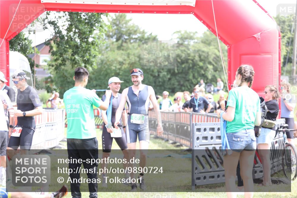 21.06.2026 - 29. Vierlanden-Triathlon Andreas Tolksdorf http://msf.ph/oto/9890724 21.06.2026 13:08:29 Ziel 147, 695, 147, 695 meine-sportfotos.de