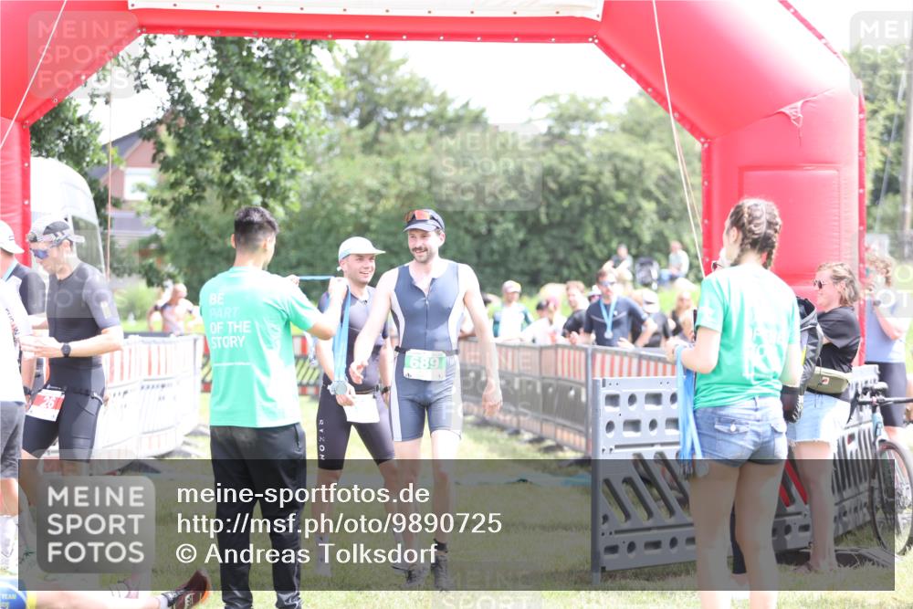 21.06.2026 - 29. Vierlanden-Triathlon Andreas Tolksdorf http://msf.ph/oto/9890725 21.06.2026 13:08:29 Ziel 147, 695, 147, 695 meine-sportfotos.de