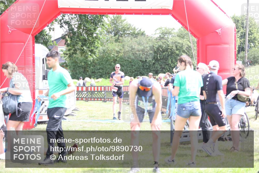 21.06.2026 - 29. Vierlanden-Triathlon Andreas Tolksdorf http://msf.ph/oto/9890730 21.06.2026 13:08:34 Ziel 147, 726, 147, 726 meine-sportfotos.de