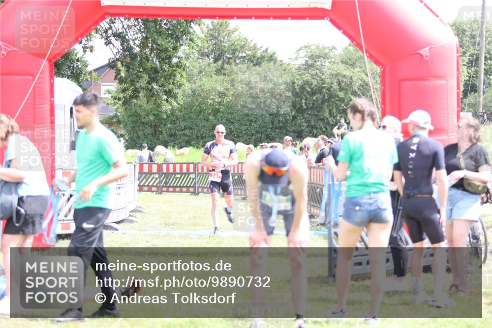 21.06.2026 - 29. Vierlanden-Triathlon Andreas Tolksdorf http://msf.ph/oto/9890732 21.06.2026 13:08:34 Ziel 147, 726, 147, 726 meine-sportfotos.de