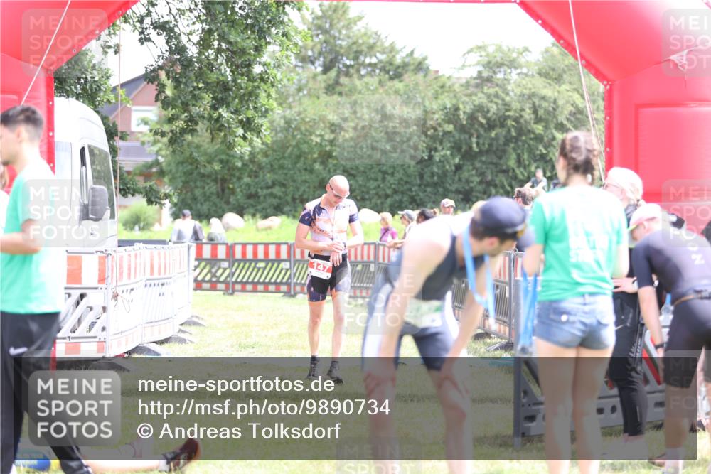 21.06.2026 - 29. Vierlanden-Triathlon Andreas Tolksdorf http://msf.ph/oto/9890734 21.06.2026 13:08:35 Ziel 147, 726, 147, 726 meine-sportfotos.de