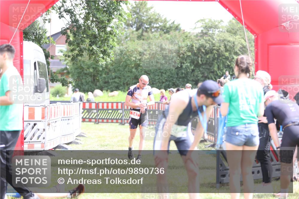 21.06.2026 - 29. Vierlanden-Triathlon Andreas Tolksdorf http://msf.ph/oto/9890736 21.06.2026 13:08:35 Ziel 147, 726, 147, 726 meine-sportfotos.de