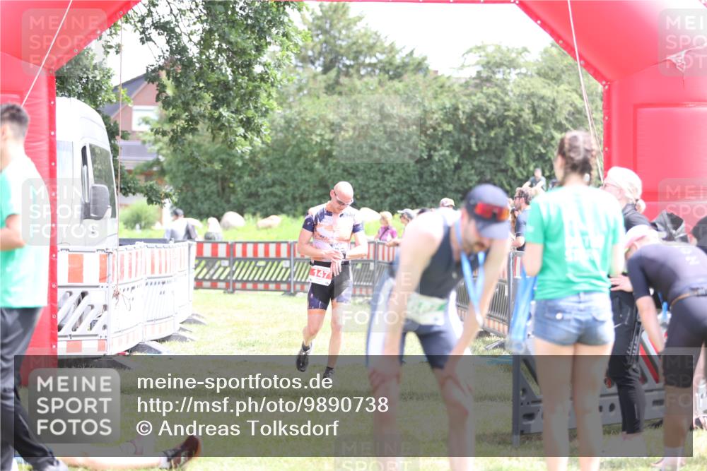 21.06.2026 - 29. Vierlanden-Triathlon Andreas Tolksdorf http://msf.ph/oto/9890738 21.06.2026 13:08:36 Ziel 147, 726, 147, 726 meine-sportfotos.de