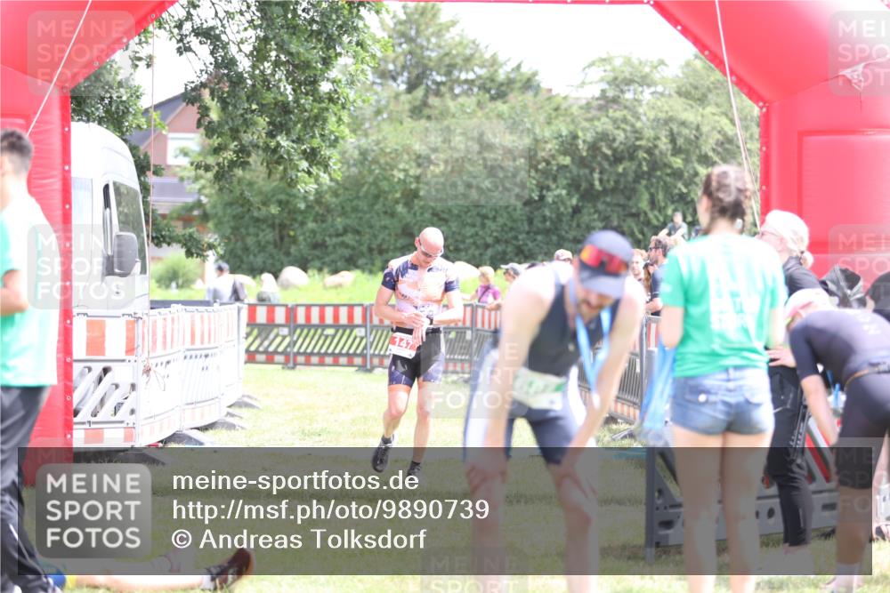 21.06.2026 - 29. Vierlanden-Triathlon Andreas Tolksdorf http://msf.ph/oto/9890739 21.06.2026 13:08:36 Ziel 147, 726, 147, 726 meine-sportfotos.de