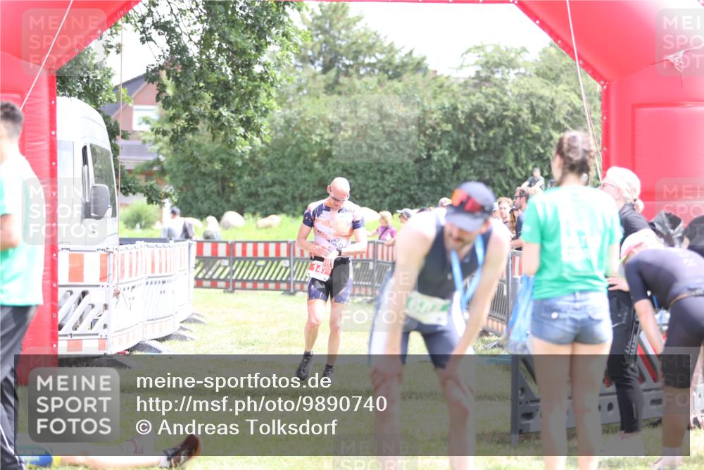 21.06.2026 - 29. Vierlanden-Triathlon Andreas Tolksdorf http://msf.ph/oto/9890740 21.06.2026 13:08:36 Ziel 147, 726, 147, 726 meine-sportfotos.de