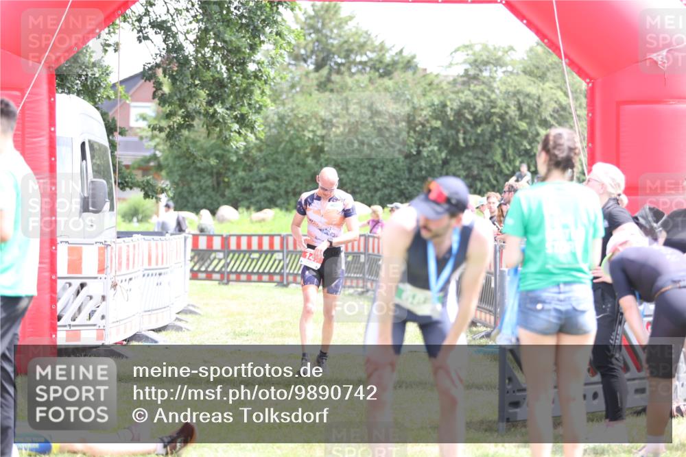 21.06.2026 - 29. Vierlanden-Triathlon Andreas Tolksdorf http://msf.ph/oto/9890742 21.06.2026 13:08:36 Ziel 147, 726, 147, 726 meine-sportfotos.de