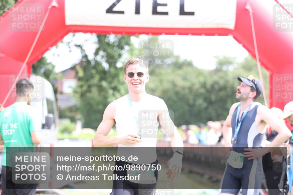 21.06.2026 - 29. Vierlanden-Triathlon Andreas Tolksdorf http://msf.ph/oto/9890750 21.06.2026 13:08:50 Ziel 173, 712, 726, 173, 712, 726 meine-sportfotos.de