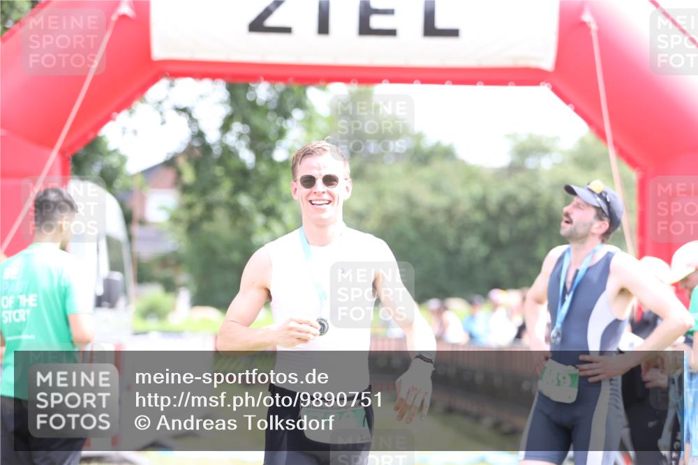 21.06.2026 - 29. Vierlanden-Triathlon Andreas Tolksdorf http://msf.ph/oto/9890751 21.06.2026 13:08:50 Ziel 173, 712, 726, 173, 712, 726 meine-sportfotos.de