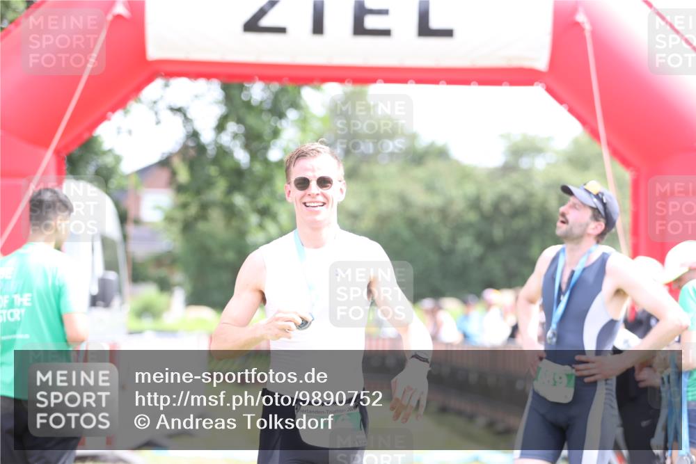 21.06.2026 - 29. Vierlanden-Triathlon Andreas Tolksdorf http://msf.ph/oto/9890752 21.06.2026 13:08:50 Ziel 173, 712, 726, 173, 712, 726 meine-sportfotos.de