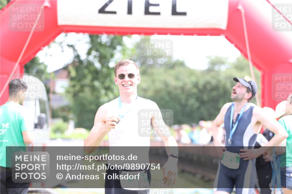 21.06.2026 - 29. Vierlanden-Triathlon Andreas Tolksdorf http://msf.ph/oto/9890754 21.06.2026 13:08:50 Ziel 173, 712, 726, 173, 712, 726 meine-sportfotos.de
