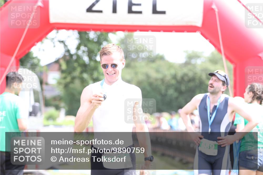 21.06.2026 - 29. Vierlanden-Triathlon Andreas Tolksdorf http://msf.ph/oto/9890759 21.06.2026 13:08:50 Ziel 173, 712, 726, 173, 712, 726 meine-sportfotos.de