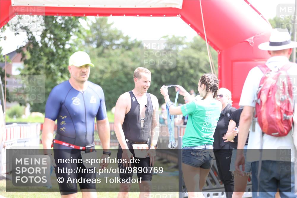 21.06.2026 - 29. Vierlanden-Triathlon Andreas Tolksdorf http://msf.ph/oto/9890769 21.06.2026 13:09:01 Ziel 173, 173 meine-sportfotos.de