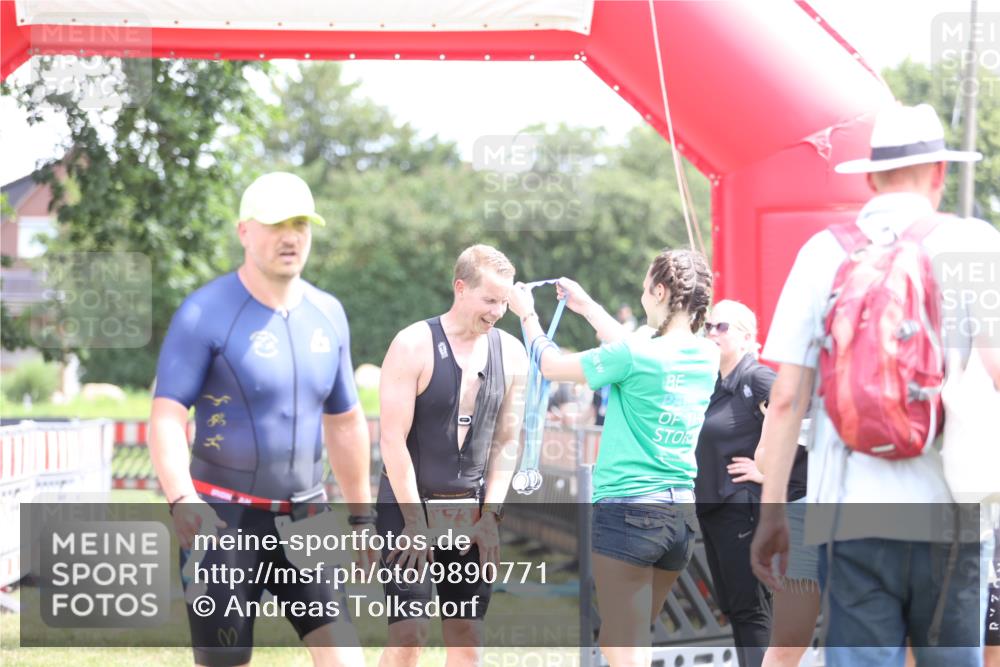21.06.2026 - 29. Vierlanden-Triathlon Andreas Tolksdorf http://msf.ph/oto/9890771 21.06.2026 13:09:01 Ziel 173, 173 meine-sportfotos.de