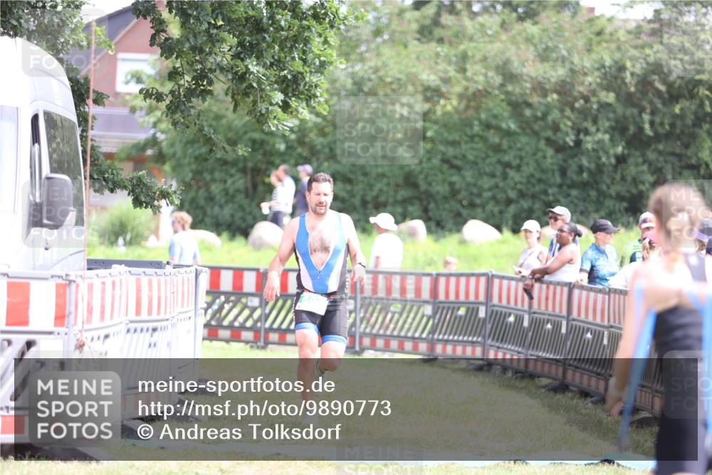 21.06.2026 - 29. Vierlanden-Triathlon Andreas Tolksdorf http://msf.ph/oto/9890773 21.06.2026 13:09:37 Ziel 691, 691 meine-sportfotos.de