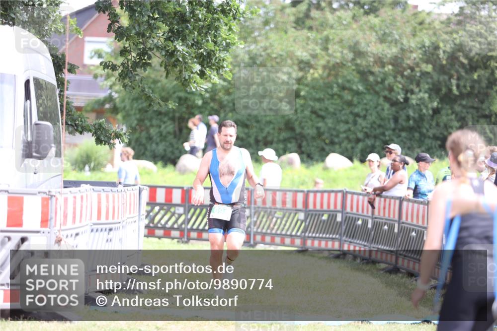 21.06.2026 - 29. Vierlanden-Triathlon Andreas Tolksdorf http://msf.ph/oto/9890774 21.06.2026 13:09:37 Ziel 691, 691 meine-sportfotos.de