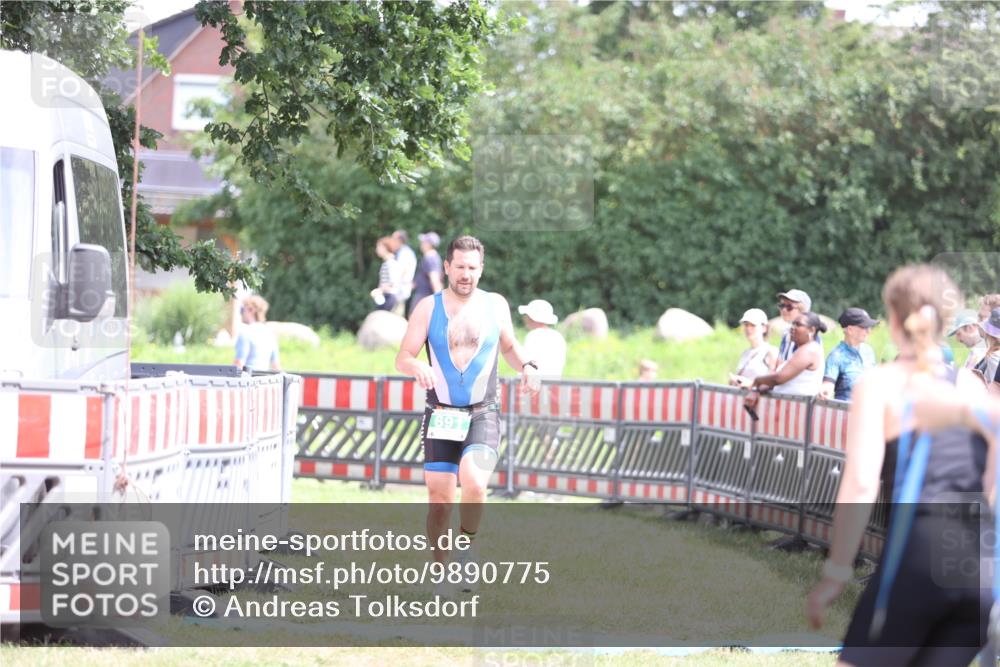 21.06.2026 - 29. Vierlanden-Triathlon Andreas Tolksdorf http://msf.ph/oto/9890775 21.06.2026 13:09:37 Ziel 691, 691 meine-sportfotos.de