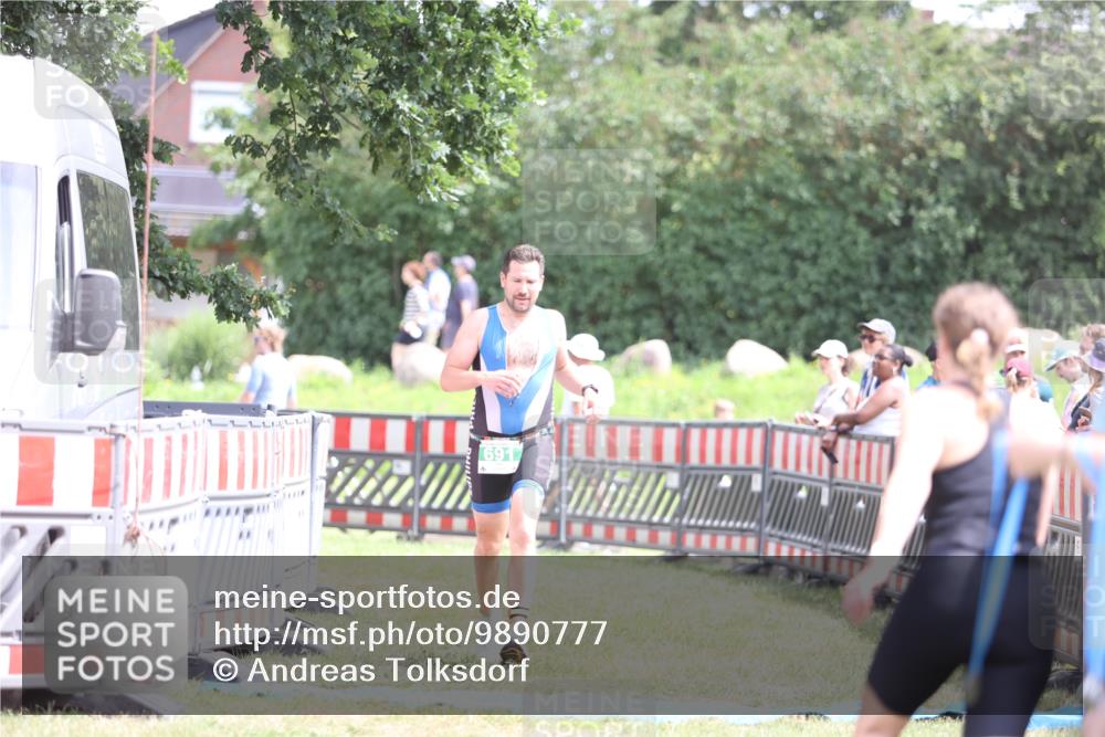 21.06.2026 - 29. Vierlanden-Triathlon Andreas Tolksdorf http://msf.ph/oto/9890777 21.06.2026 13:09:37 Ziel 691, 691 meine-sportfotos.de