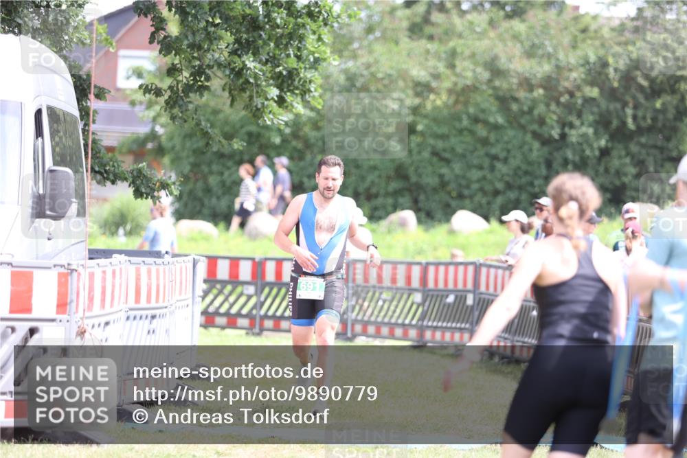 21.06.2026 - 29. Vierlanden-Triathlon Andreas Tolksdorf http://msf.ph/oto/9890779 21.06.2026 13:09:37 Ziel 691, 691 meine-sportfotos.de