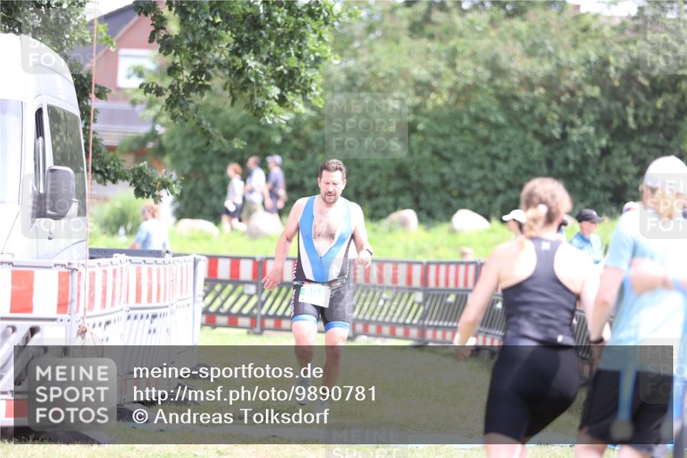 21.06.2026 - 29. Vierlanden-Triathlon Andreas Tolksdorf http://msf.ph/oto/9890781 21.06.2026 13:09:37 Ziel 691, 691 meine-sportfotos.de