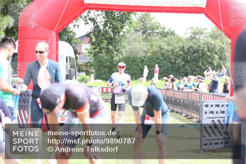 21.06.2026 - 29. Vierlanden-Triathlon Andreas Tolksdorf http://msf.ph/oto/9890787 21.06.2026 13:10:18 Ziel 703, 805, 703, 805 meine-sportfotos.de