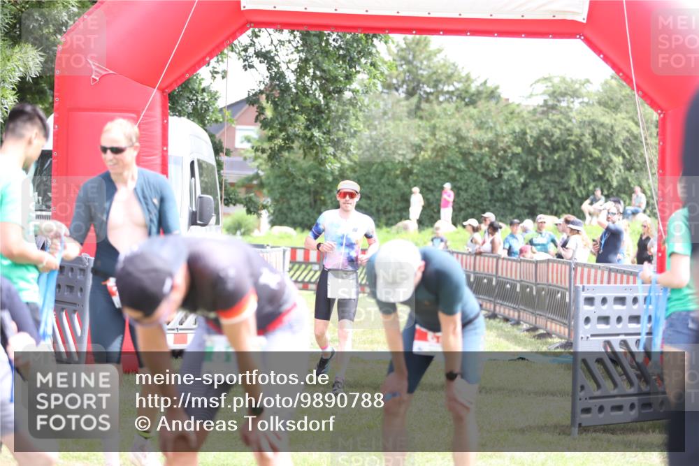 21.06.2026 - 29. Vierlanden-Triathlon Andreas Tolksdorf http://msf.ph/oto/9890788 21.06.2026 13:10:18 Ziel 703, 805, 703, 805 meine-sportfotos.de