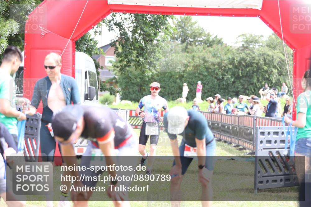 21.06.2026 - 29. Vierlanden-Triathlon Andreas Tolksdorf http://msf.ph/oto/9890789 21.06.2026 13:10:18 Ziel 703, 805, 703, 805 meine-sportfotos.de