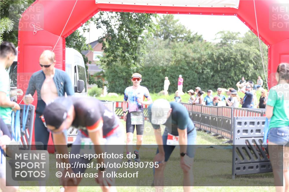 21.06.2026 - 29. Vierlanden-Triathlon Andreas Tolksdorf http://msf.ph/oto/9890795 21.06.2026 13:10:18 Ziel 703, 805, 703, 805 meine-sportfotos.de